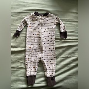 Hanna Andersson Mountain Range Goat and Bear One Piece 9-12 months 70 cm